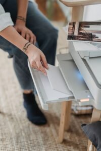 Hand loading paper into office laser MFP printer - toner troubleshooting context Content-Disposition: form-data; name="caption" Hand loading paper into office laser MFP printer - toner troubleshooting context