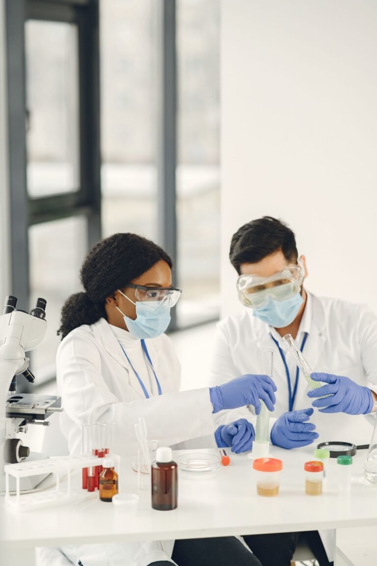 Laboratory professionals doing testing - quality certifications ISO CE REACH for toner cartridges Content-Disposition: form-data; name="caption" Laboratory professionals doing testing - quality certifications ISO CE REACH for toner cartridges