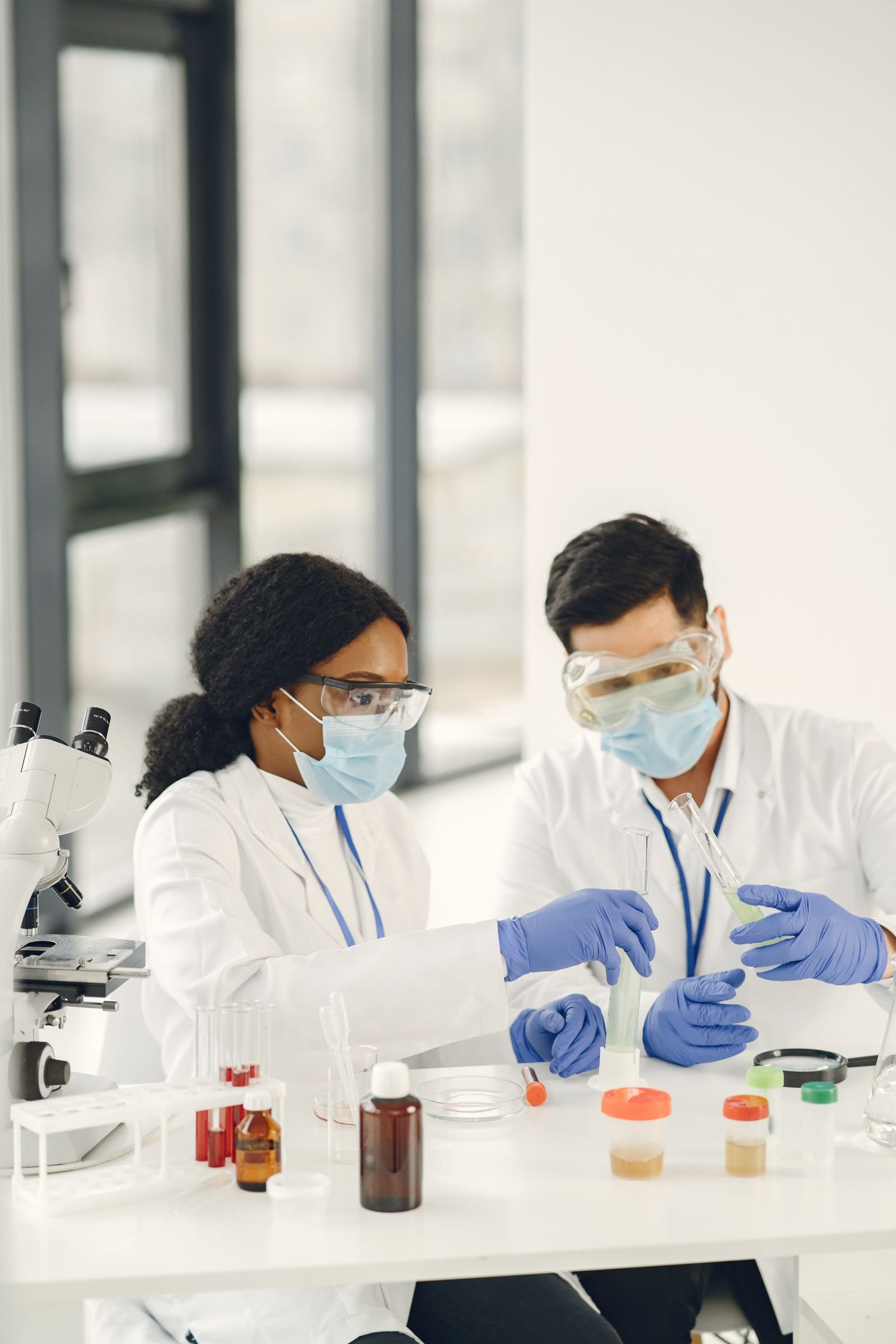 Laboratory professionals doing testing - quality certifications ISO CE REACH for toner cartridges Content-Disposition: form-data; name="caption" Laboratory professionals doing testing - quality certifications ISO CE REACH for toner cartridges